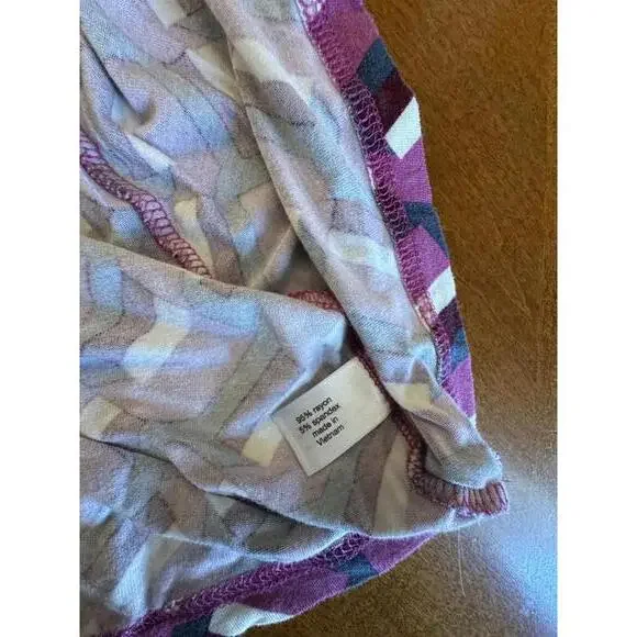 Women's Sleeveless Maxi Dress with Geometric Pattern - Picture 3 of 6